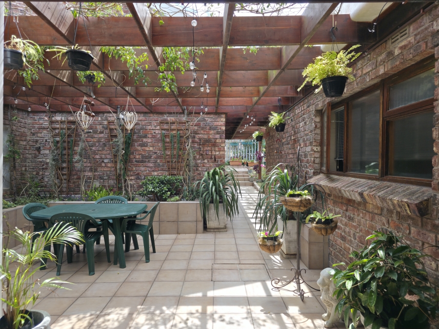 6 Bedroom Property for Sale in Jeffreys Bay Central Eastern Cape